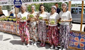 bozalan-incir-festivali-coskusu-menemeni-saracak-ZaMmhMjb.jpg