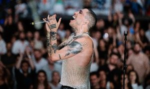 can-bonomodan-cosku-ve-enerji-dolu-konser-c6kaiZqz.jpg
