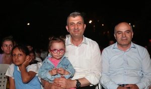 golcuklu-minikler-acik-havada-sinema-keyfini-cok-sevdi-dwJPBwlF.jpg