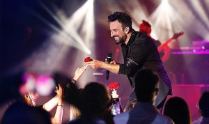 megastar-tarkan-dorduncu-kez-monaco-yildizlar-salonunda-zlzHGYJ8.jpg