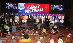 sanat-icin-ben-de-varim-festivali-basladi-cHVUdz3s.jpg
