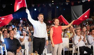 dikilide-zafer-bayrami-festival-coskusuyla-kutlandi-xwINKdaU.jpg