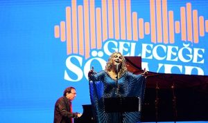 fazil-say-serenad-bagcan-sabanci-universitesi-gelecege-soz-ver-burs-fonu-icin-konser-verdi-z6hXBCnx.jpg