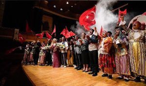 izmirli-muhtarlar-cumhuriyetin-100uncu-yili-icin-yeniden-sahneye-cikti-Kt73PxVO.jpg