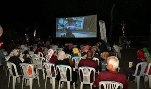 mersin-yenisehir-belediyesinin-acik-hava-sinema-gunleri-basladi-3NNh3vem.jpg