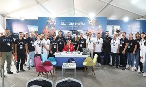 rektor-hotar-teknofestte-milli-hedeflere-genclerimizin-enerjisiyle-ulasacagiz-LXAHfAr7.jpg
