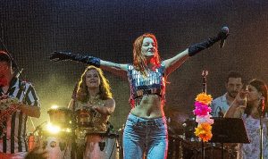 turkiye-motofestte-guliz-ayla-ve-oguzhan-koc-ile-costular-2iN6Bl2m.jpg