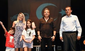 yenisehir-belediyesi-sunay-akin-ve-ali-altayi-mersinlilerle-bulusturdu-Th9wQqCH.jpg