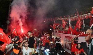 yenisehir-belediyesi-zaferin-coskusunu-sokaklara-tasidi-LAZNzy7T.jpg