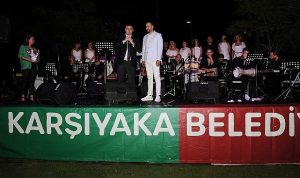 karsiyakalilar-acik-havada-muzik-soleni-yasadi-upsFhTQV.jpg