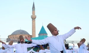 mevlananin-huzurunda-250-semazen-ayni-anda-sema-icra-etti-1sHMO2iW.jpg