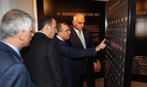 bakan-ersoy-konya-buyuksehir-darul-mulk-sergi-sarayini-gezdi-qZVj2Iri.jpg