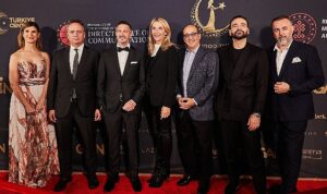 dunyada-ilk-kez-bir-turk-dizisinin-promiyeri-amerikada-yapildi-hollywoodda-sahsiyet-ruzg-ri-esti-KguIQq4J.jpg