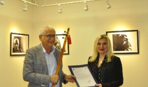 egede-asik-veysel-fotograf-sergisi-ve-muzik-dinletisi-ile-anildi-SzHZJIDl.jpg