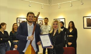 eude-arsivlerde-sik-veyseli-aramak-adli-muzikli-konferans-duzenlendi-sJQ3U11L.jpg