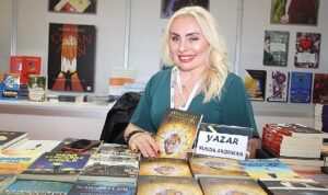 funda-akosman-tuyapta-okurlariyla-bulustu-6Pwj9rb2.jpg