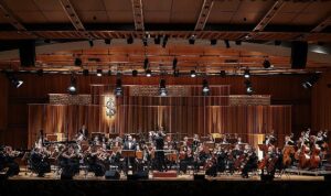 is-sanat-100-yil-gala-konseri-ile-2-kasim-persembe-aksami-konser-salonunun-kapilarini-QkVnidR7.jpg