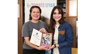 meric-aral-genclerle-tomris-uyar-oykuleri-okudu-TumsdBcN.jpg
