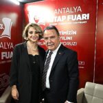 13-antalya-kitap-fuarinda-yazarlar-okurlariyla-bulusuyor-9NtC82iq.jpg