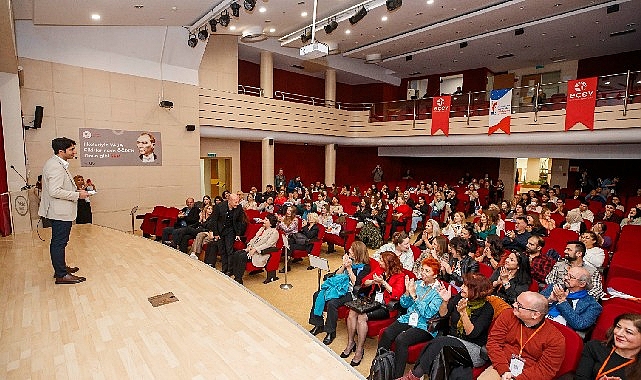 9. İzmir Çocuk ve Gençlik Edebiyatı Günleri başladı Soyer: “Cesaretiniz arttıkça özgürleşirsiniz”