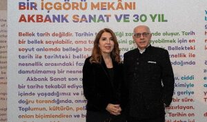 akbank-sanattan-30yila-ozel-sergi-PdOUPBPX.jpg