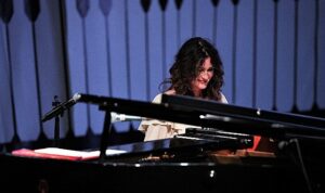 anjelika-akbardan-muhtesem-konser-TAJSdPbr.jpg