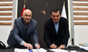 baskan-abdullah-ozyigit-yenisehir-buyuk-kent-kutuphanesi-icin-imzayi-atti-19GsC8Fe.jpg