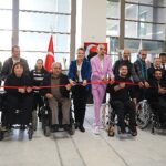 engelleri-asan-sanatci-alper-kocabiyikin-resim-sergisi-acildi-9s2X14Zt.jpg