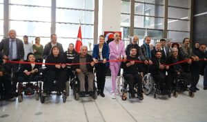 engelleri-asan-sanatci-alper-kocabiyikin-resim-sergisi-acildi-9s2X14Zt.jpg