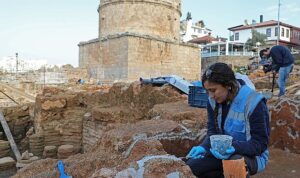 hidirlik-kulesi-cevresine-seyir-terasi-projesi-basladi-YGYdw94M.jpg