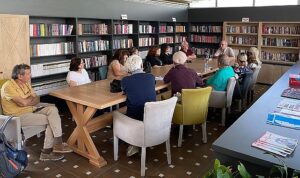 ogretmen-baskandan-bayrakliya-6-kitap-kafe-4RndgOuz.jpg