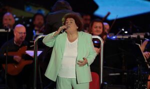 selda-bagcan-ve-fahir-atakoglundan-unutulmaz-konser-mIRiTwBv.jpg