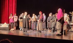hatay-icin-sahnelenen-asenanin-ruyasina-buyuk-ilgi-JT9Wr7l4.jpg