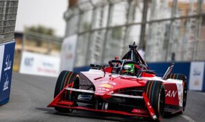 nissan-formula-e-takimi-diriyah-e-prixsinde-podyumdaki-yerini-aldi-wrliHqWD.jpg