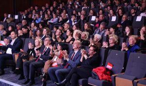 tev-kocaeli-subesi-turk-muzigi-korosu-cumhuriyetin-100-yilina-ozel-duzenlenen-konserde-ataturkun-sevdigi-BnbTbznf.jpg