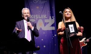 caz-konserlerinin-acilisini-julide-ozcelik-yapti-r71c65Gz.jpg