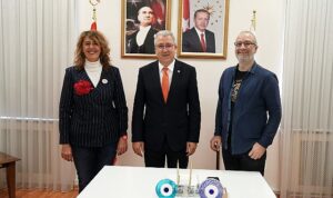 egeli-sinemaci-akademisyene-en-iyi-yonetmen-odulu-K1iOKg68.jpg