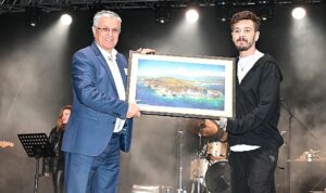 rock-grubu-kolpa-kemerde-konser-verdi-85HzidUJ.jpg