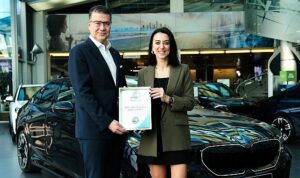 yeni-bmw-5-serisi-wwcoty-jurisi-tarafindan-yilin-en-iyi-buyuk-otomobili-secildi-f2qvzyxN.jpg