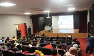 bilgi-evlerinde-genclerle-bas-basa-sohbetleri-devam-ediyor-BNdin89W.jpg