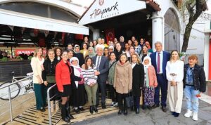 buyuksehir-8-martta-hic-sinemaya-gitmeyen-kadinlari-sinema-ile-bulusturdu-hkmcqCte.jpg