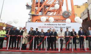mersin-uluslararasi-limani-25-milyon-teunun-uzerinde-konteyner-ellecleyerek-yeni-bir-kilometre-tasina-ulasti-t98BYOl1.jpg