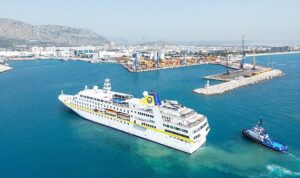 qterminals-antalya-limani-yilin-ilk-kruvaziyer-gemisi-olan-hamburgu-agirladi-bDX75S6W.jpg
