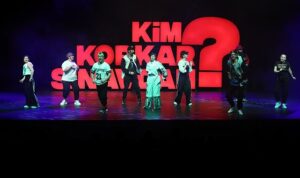 sehir-tiyatrolarindan-gencler-icin-kim-korkar-sinavdan-oyunu-TCdPS2kF.jpg