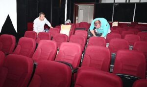 sinema-ve-tiyatro-salonunda-calismalar-basladi-TF8dvaKY.jpg
