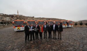 temsa-ve-mesnevi-31-yillik-is-birligini-15-otobusluk-yeni-teslimatla-taclandirdi-4yDqdOmV.jpg