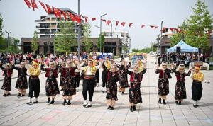 23-nisan-ulusal-egemenlik-ve-cocuk-bayrami-kartepede-coskuyla-kutlandi-7IABtCWL.jpg