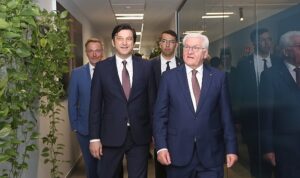almanya-cumhurbaskani-frank-walter-steinmeier-dhl-express-turkiyenin-istanbul-havalimanindaki-operasyon-merkezini-ziyaret-etti-9Tirq9D9.jpg