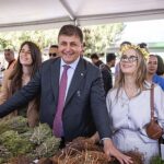 baskan-tugay-alacati-ot-festivalinin-acilisini-yapti-jbHjMZVX.jpg