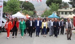 bayindir-uluslararasi-cicek-festivali-25-kez-kapilarini-acti-HS8Be3RM.jpg